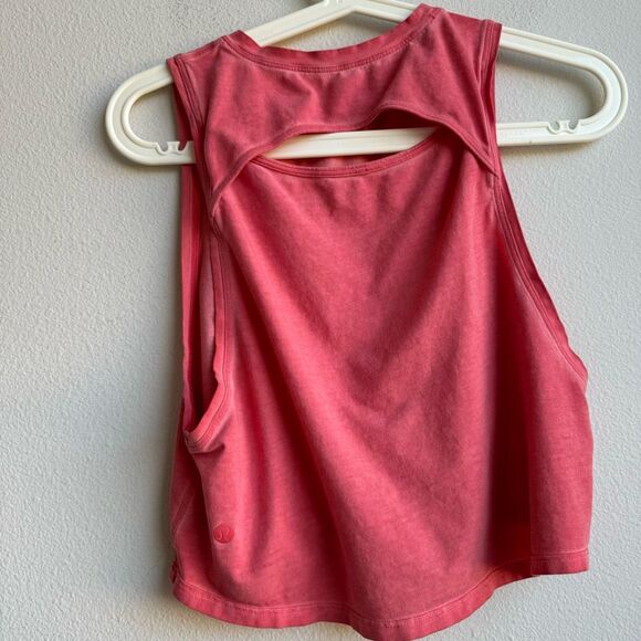 Lululemon Cut Back Crop Tank Pink Red Sleeveless Muscle Tank Size 4/6 Lightweigh - Picture 3 of 4